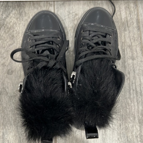 Moncler lace up booties with fur tongue. - Picture 6 of 10